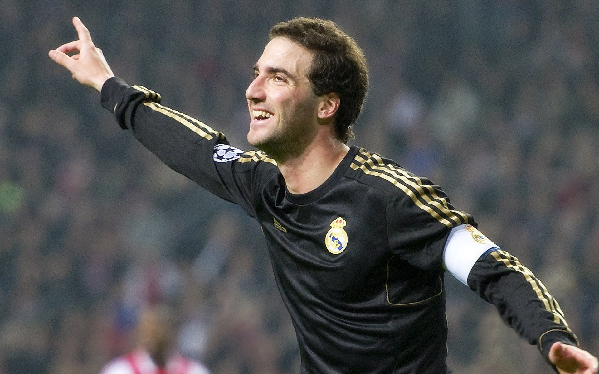 国家队在赛后对年轻球员的表现给予积极评价,足球青少年国家队队员